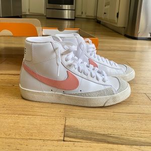 Women’s Nike Blazer mid ‘77